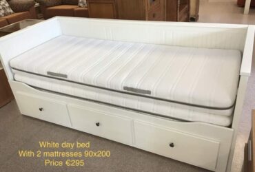 White Day Bed