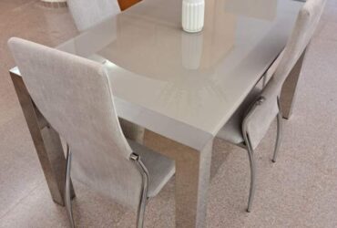 Modern Table & Chairs