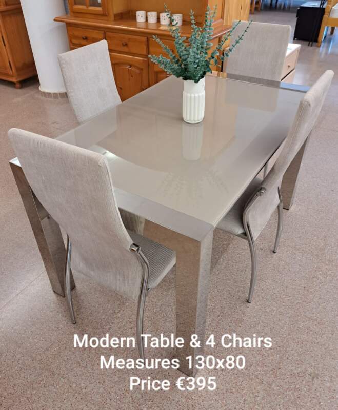 Modern Table & Chairs