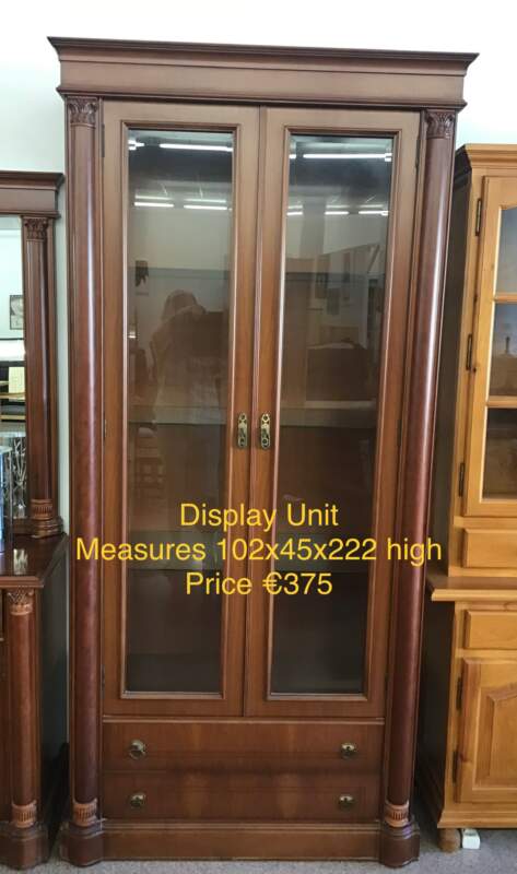Traditional Style Display Unit