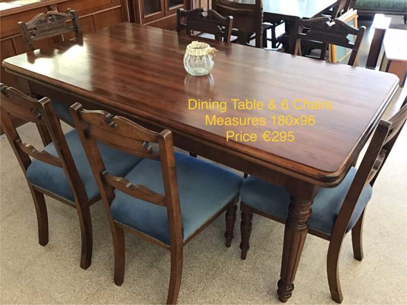Traditional Style Table & 6 Chairs