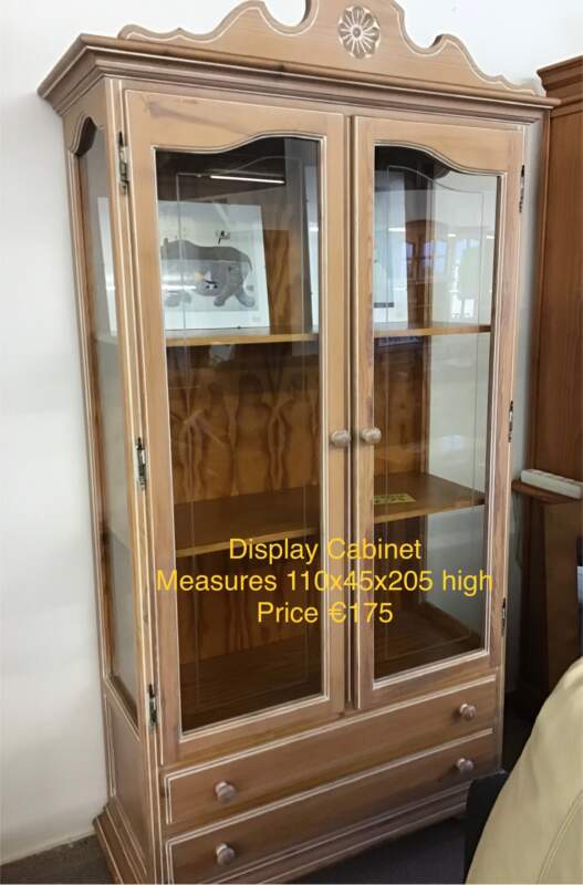 Traditional Style Display Cabinet